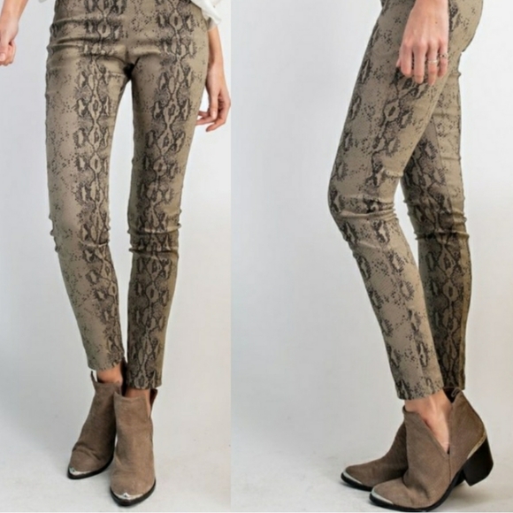 🌿FREE PEOPLE JEFFREY CAMPBELL BOOTIES🌿 - Picture 13 of 14